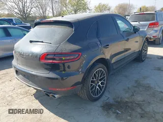 2018 Porsche Macan with VIN WP1AA2A50JLB18359, listed as a IAAI auction lot 41781711 with 68,657 mi miles. Bid and sale history available at carsss.com. Image 4.