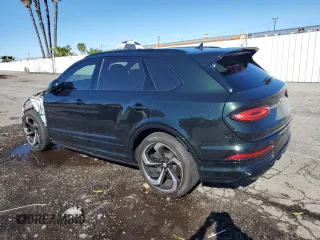 2022 Bentley Bentayga V8 z VIN SJAAM2ZV6NC016276, wystawiony jako Copart lot #39583644 z przebiegiem 5412 mil mil oraz . Historia ofert i sprzedaży dostępna na DreamBid. Obrazek 2.