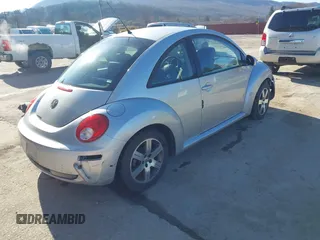 2006 Volkswagen New Beetle Coupe with VIN 3VWRG31CX6M406075, listed as a IAAI auction lot 41799188 with 88,271 mi miles. Bid and sale history available at carsss.com. Image 4.