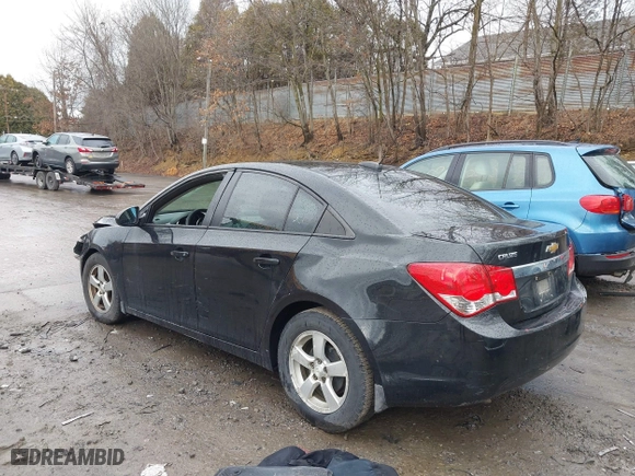 2015 Chevrolet Cruze LS with VIN 1G1PA5SG8F7280830, listed as a IAAI auction lot 41711433 with 87,715 mi miles. Bid and sale history available at carsss.com. Image 3.