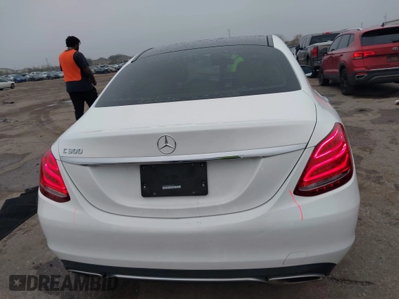 2018 Mercedes-Benz C 300 z VIN WDDWF4JB3JR389395, wystawiony jako IAAI lot #41190433 z przebiegiem 69 751 mil mil oraz . Historia ofert i sprzedaży dostępna na DreamBid. Obrazek 16.