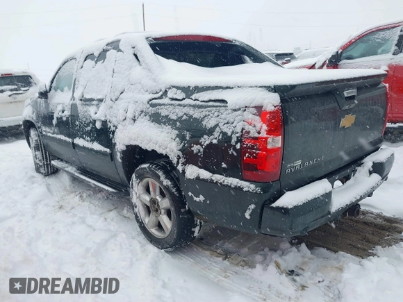 2013 Chevrolet Avalanche LS with VIN 3GNTKEE70DG230026, listed as a IAAI auction lot 41306545 with 208,557 mi miles. Bid and sale history available at carsss.com. Image 3.