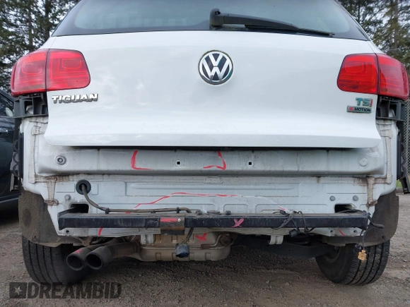 2017 Volkswagen Tiguan S with VIN WVGBV7AX5HK025695, listed as a IAAI auction lot 42071120 with 98,330 mi miles and . Bid and sale history available at DreamBid. Image 6.