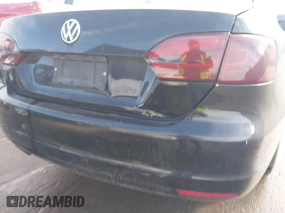 2011 Volkswagen Jetta Sedan SE w/Convenience & Sunroof PZEV with VIN 3VWDZ7AJXBM047797, listed as a IAAI auction lot 41244245 with 163,941 mi miles. Bid and sale history available at carsss.com. Image 6.
