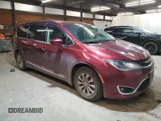 2018 Chrysler Pacifica Touring L z VIN 2C4RC1BG8JR269868, wystawiony jako Copart lot #56832475 z przebiegiem 130 476 mil mil oraz Szkody całkowita. Historia ofert i sprzedaży dostępna na DreamBid. Obrazek 4.