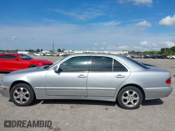 2002 Mercedes-Benz E-Class with VIN WDBJF82J02X070968, listed as a IAAI auction lot 41352216 with 91,704 mi miles. Bid and sale history available at carsss.com. Image 14.