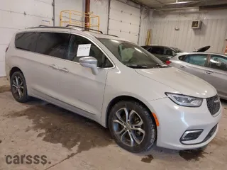 2021 Chrysler Pacifica Pinnacle with VIN 2C4RC3PG6MR519391, listed as a IAAI auction lot 41557478 with 62,035 mi miles. Bid and sale history available at carsss.com. Image 1.