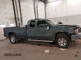 2008 GMC Sierra 2500HD SLT z VIN 1GTHK29648E184776, wystawiony jako IAAI lot #41702854 z przebiegiem 215 160 mil mil oraz . Historia ofert i sprzedaży dostępna na DreamBid. Obrazek 12.