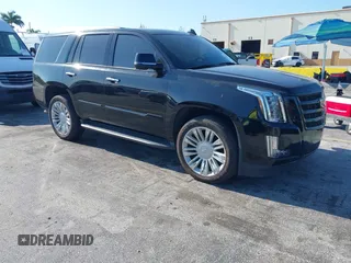 2020 Cadillac Escalade Luxury z VIN 1GYS4BKJ9LR287363, wystawiony jako IAAI lot #42323765 z przebiegiem 44 057 mil mil oraz . Historia ofert i sprzedaży dostępna na DreamBid. Obrazek 1.
