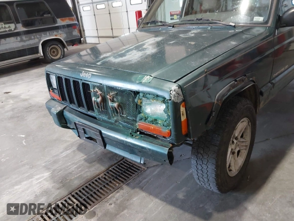 2001 Jeep Cherokee Sport with VIN 1J4FF58S51L579766, listed as a IAAI auction lot 42623211 with 257,681 mi miles and . Bid and sale history available at DreamBid. Image 6.