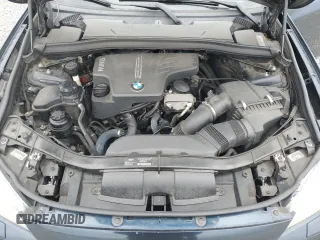 2013 BMW X1 xDrive28i z VIN WBAVL1C5XDVR85326, wystawiony jako Copart lot #58524225 z przebiegiem 138 389 mil mil oraz Szkoda całkowita • Salvage title. Historia ofert i sprzedaży dostępna na DreamBid. Obrazek 12.