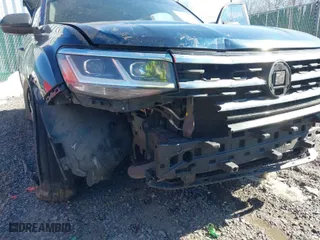 2020 Volkswagen Atlas Cross Sport 2.0T SE with VIN 1V24C2CA9LC214981, listed as a IAAI auction lot 41561094 with 186,194 mi miles. Bid and sale history available at carsss.com. Image 18.