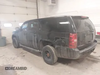 2008 Chevrolet Suburban Commercial with VIN 3GNGK26KX8G149169, listed as a IAAI auction lot 41469910 with 101,612 mi miles. Bid and sale history available at carsss.com. Image 3.