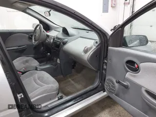 2003 Saturn ION ION 1 z VIN 1G8AG52F83Z191594, wystawiony jako IAAI lot #41008011 z przebiegiem 99 405 mil mil oraz . Historia ofert i sprzedaży dostępna na DreamBid. Obrazek 5.