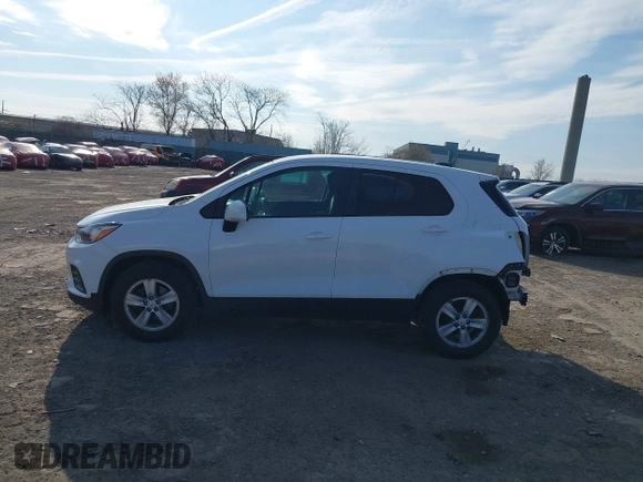 2020 Chevrolet Trax LS with VIN KL7CJKSB5LB049298, listed as a IAAI auction lot 41904732 with 46,879 mi miles. Bid and sale history available at carsss.com. Image 15.