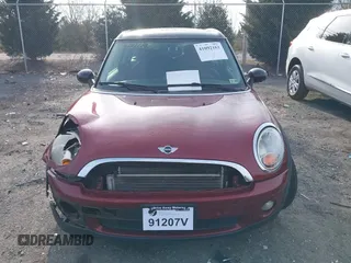 2009 MINI Clubman z VIN WMWML33509TP98297, wystawiony jako IAAI lot #41092163 z przebiegiem 101 011 mil mil oraz . Historia ofert i sprzedaży dostępna na DreamBid. Obrazek 12.
