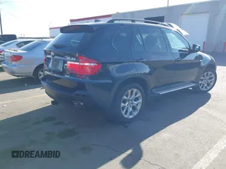 2008 BMW X5 4.8i z VIN 5UXFE83578LZ47417, wystawiony jako IAAI lot #42103465 z przebiegiem 130 942 mil mil oraz . Historia ofert i sprzedaży dostępna na DreamBid. Obrazek 4.