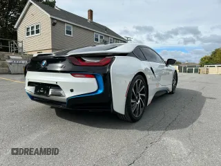 2015 BMW i8 z VIN WBY2Z2C53FV392080, wystawiony jako Copart lot #76544984 z przebiegiem 103 719 mil mil oraz Czysty tytuł • Clean title. Historia ofert i sprzedaży dostępna na DreamBid. Obrazek 3.