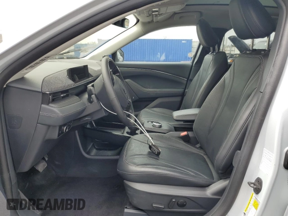 2023 Ford Mustang Mach-E Premium с VIN 3FMTK3SU6PMB06464, выставлен на аукционе Copart как лот 59789035 с пробегом 18 807 миль миль и На запчасти • Non repairable. История ставок и продаж доступна на DreamBid. Изображение 7.