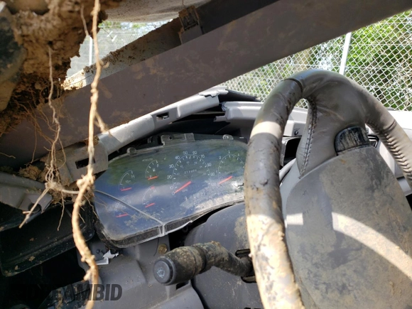 2000 Ford Excursion XLT z VIN 1FMNU41S8YEC60691, wystawiony jako Copart lot #55406265 z przebiegiem Nie podano mil oraz Szkoda całkowita • Salvage title. Historia ofert i sprzedaży dostępna na DreamBid. Obrazek 9.