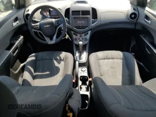 2016 Chevrolet Sonic LT z VIN 1G1JC5SH9G4134576, wystawiony jako Copart lot #58660555 z przebiegiem 127 067 mil mil oraz Czysty tytuł • Clean title. Historia ofert i sprzedaży dostępna na DreamBid. Obrazek 8.