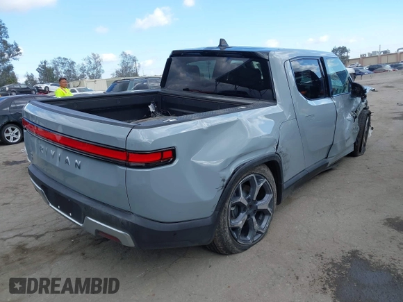2023 Rivian R1T Adventure z VIN 7FCTGBAA9PN027894, wystawiony jako IAAI lot #42061339 z przebiegiem 5047 mil mil oraz . Historia ofert i sprzedaży dostępna na DreamBid. Obrazek 4.