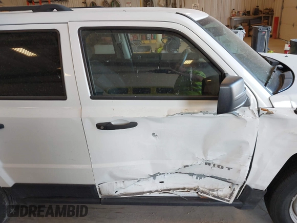 2016 Jeep Patriot Sport z VIN 1C4NJPBA2GD529003, wystawiony jako IAAI lot #42127852 z przebiegiem 53 153 mil mil oraz . Historia ofert i sprzedaży dostępna na DreamBid. Obrazek 6.