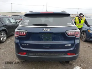 2018 Jeep Compass Latitude with VIN 3C4NJDBBXJT467634, listed as a IAAI auction lot 41305065 with 73,573 mi miles. Bid and sale history available at carsss.com. Image 16.