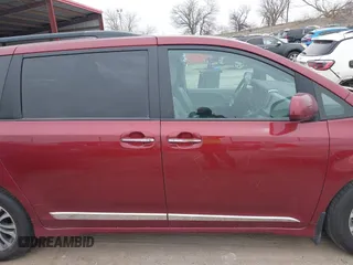 2018 Toyota Sienna XLE Auto Access Seat with VIN 5TDYZ3DC0JS946323, listed as a IAAI auction lot 41835724 with 78,959 mi miles. Bid and sale history available at carsss.com. Image 14.
