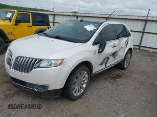 2015 Lincoln MKX z VIN 2LMDJ6JKXFBL29300, wystawiony jako IAAI lot #42121970 z przebiegiem 182 302 mil mil oraz . Historia ofert i sprzedaży dostępna na DreamBid. Obrazek 2.