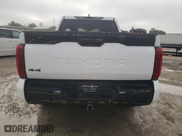 2023 Toyota Tundra SR z VIN 5TFKB5DB2PX073626, wystawiony jako Copart lot #71671243 z przebiegiem 1 188 mil mil oraz . Historia ofert i sprzedaży dostępna na DreamBid. Obrazek 6.