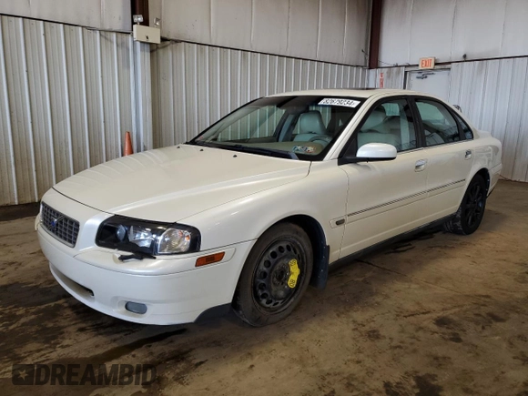 2004 Volvo S80 with VIN YV1TH59H941355562, listed as a Copart auction lot 82679234 with 128,590 mi miles and Salvage Title. Bid and sale history available at carsss.com. Image 1.