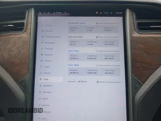 2020 Tesla Model S Long Range z VIN 5YJSA1E26LF413519, wystawiony jako IAAI lot #41742512 z przebiegiem 40 765 mil mil oraz . Historia ofert i sprzedaży dostępna na DreamBid. Obrazek 7.