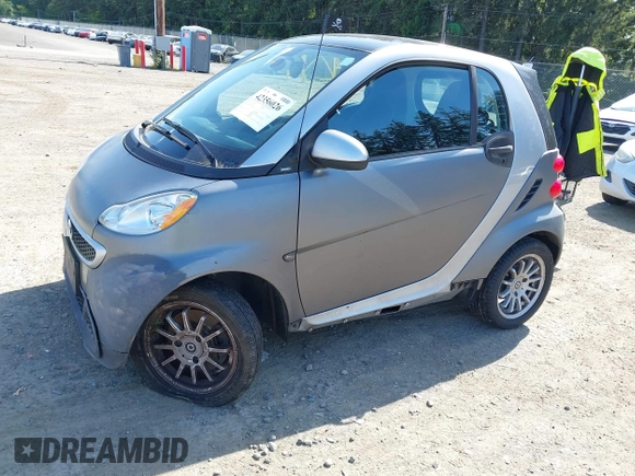 2013 Smart fortwo Pure с VIN WMEEJ3BA5DK622812, выставлен на аукционе IAAI как лот 42356026 с пробегом 64 983 миль миль и . История ставок и продаж доступна на DreamBid. Изображение 2.