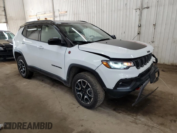2025 Jeep Compass Trailhawk with VIN 3C4NJDDN8ST529024, listed as a Copart auction lot 61383465 with 4,233 mi miles and Salvage title. Bid and sale history available at DreamBid. Image 4.
