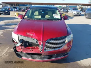2014 Lincoln MKT EcoBoost z VIN 2LMHJ5AT1EBL50796, wystawiony jako IAAI lot #41371551 z przebiegiem 163 932 mil mil oraz . Historia ofert i sprzedaży dostępna na DreamBid. Obrazek 12.