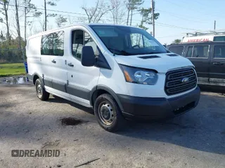 2017 Ford Transit z VIN 1FTYE1ZM5HKB25236, wystawiony jako IAAI lot #41715741 z przebiegiem 146 883 mil mil oraz . Historia ofert i sprzedaży dostępna na DreamBid. Obrazek 1.