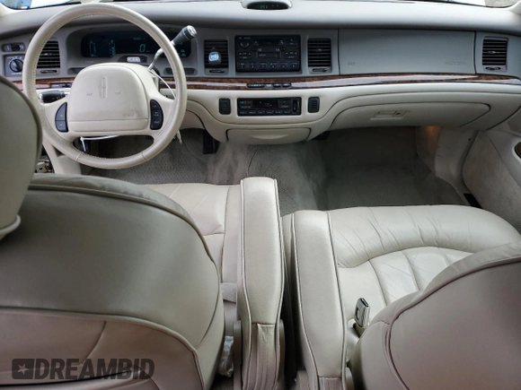 1997 Lincoln Town Car Executive z VIN 1LNLM81W9VY643745, wystawiony jako Copart lot #47921365 z przebiegiem 68 821 mil mil oraz Szkoda całkowita • Salvage title. Historia ofert i sprzedaży dostępna na DreamBid. Obrazek 8.