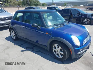 2004 MINI Hardtop с VIN WMWRC33444TC50120, выставлен на аукционе IAAI как лот 42610021 с пробегом 176 078 миль миль и . История ставок и продаж доступна на DreamBid. Изображение 1.