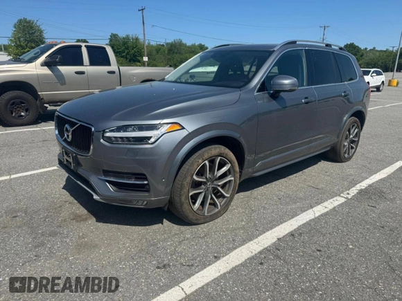 2016 Volvo XC90 T6 Momentum z VIN YV4A22PK3G1075472, wystawiony jako Copart lot #59800535 z przebiegiem 96 270 mil mil oraz Czysty tytuł • Clean title. Historia ofert i sprzedaży dostępna na DreamBid. Obrazek 2.