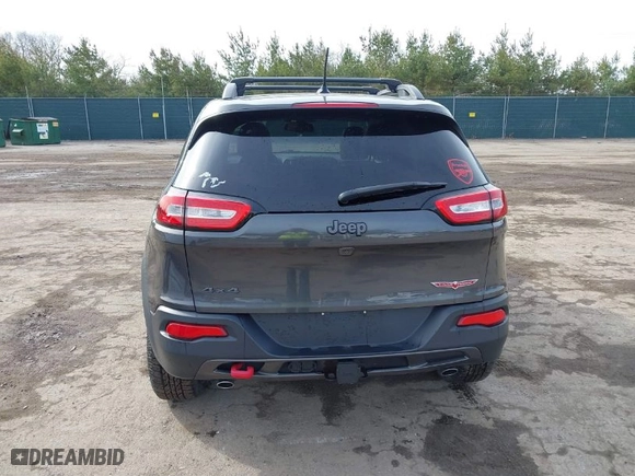 2015 Jeep Cherokee Trailhawk with VIN 1C4PJMBS8FW702624, listed as a IAAI auction lot 41828049 with 87,407 mi miles. Bid and sale history available at carsss.com. Image 17.