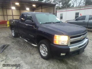 2011 Chevrolet Silverado 1500 LT with VIN 1GCRCSE03BZ439078, listed as a IAAI auction lot 41555847 with 129,785 mi miles. Bid and sale history available at carsss.com. Image 1.