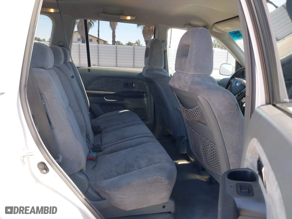2004 Honda Pilot EX with VIN 2HKYF18424H564482, listed as a IAAI auction lot 41868124 with 173,484 mi miles. Bid and sale history available at carsss.com. Image 8.