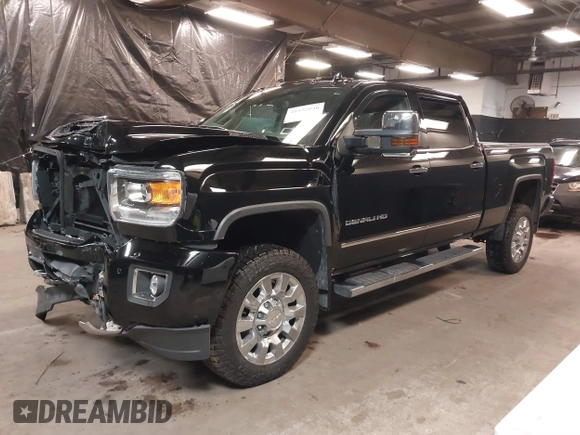 2019 GMC Sierra 2500HD Denali with VIN 1GT12SEY6KF105182, listed as a IAAI auction lot 41522040 with 47,124 mi miles. Bid and sale history available at carsss.com. Image 2.