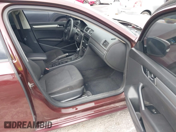 2014 Volkswagen Passat S z VIN 1VWAP7A37EC018810, wystawiony jako IAAI lot #40968457 z przebiegiem 102 606 mil mil oraz . Historia ofert i sprzedaży dostępna na DreamBid. Obrazek 5.