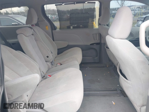 2014 Toyota Sienna LE AAS z VIN 5TDKK3DC2ES519967, wystawiony jako IAAI lot #41863397 z przebiegiem 124 130 mil mil oraz . Historia ofert i sprzedaży dostępna na DreamBid. Obrazek 8.