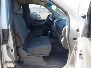2014 Nissan Frontier SV z VIN 1N6AD0CU5EN741825, wystawiony jako IAAI lot #42510256 z przebiegiem 167 338 mil mil oraz . Historia ofert i sprzedaży dostępna na DreamBid. Obrazek 5.