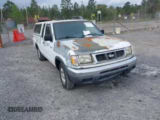 1998 Nissan Frontier XE z VIN 1N6DD26SXWC366952, wystawiony jako IAAI lot #41933615 z przebiegiem 231 728 mil mil oraz . Historia ofert i sprzedaży dostępna na DreamBid. Obrazek 1.