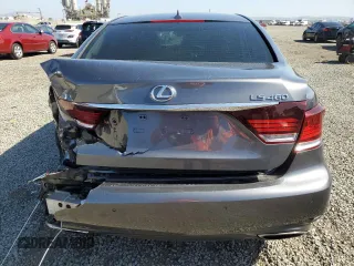 2013 Lexus LS 460 z VIN JTHBL5EF0D5120480, wystawiony jako Copart lot #57443725 z przebiegiem 183 390 mil mil oraz Szkoda całkowita • Salvage title. Historia ofert i sprzedaży dostępna na DreamBid. Obrazek 6.