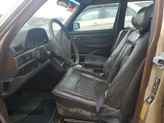 1987 Mercedes-Benz 300 SDL z VIN WDBCB25DXHA360279, wystawiony jako Copart lot #54090275 z przebiegiem 168 242 mil mil oraz Czysty tytuł • Clean title. Historia ofert i sprzedaży dostępna na DreamBid. Obrazek 7.